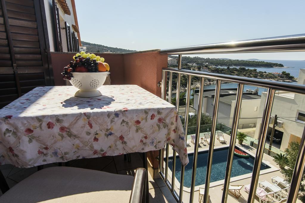 Apartments Martina Primosten Ngoại thất bức ảnh