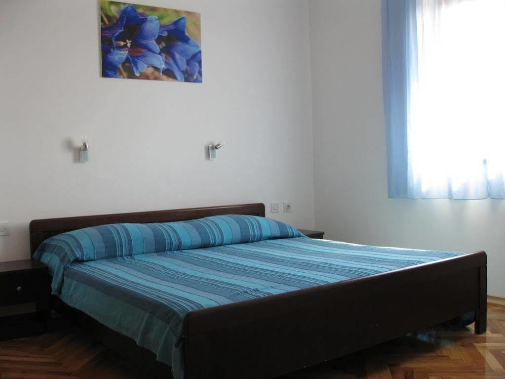 Apartments Martina Primosten Ngoại thất bức ảnh